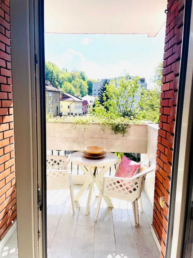 Apartman Centar Sa Sigurnim Parkingom SJJ Eksteriør billede